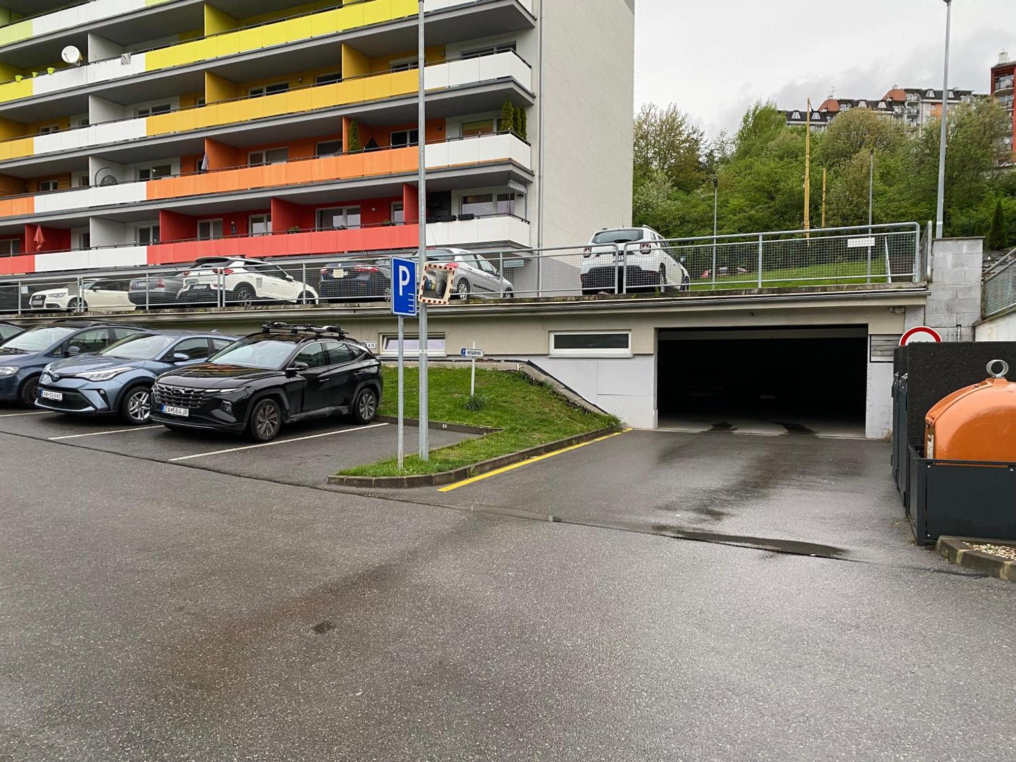 Apartman Slnecna Terasa S Vlastnym Parkovanim Na 2 Auta Apartment Zilina Bilik gambar