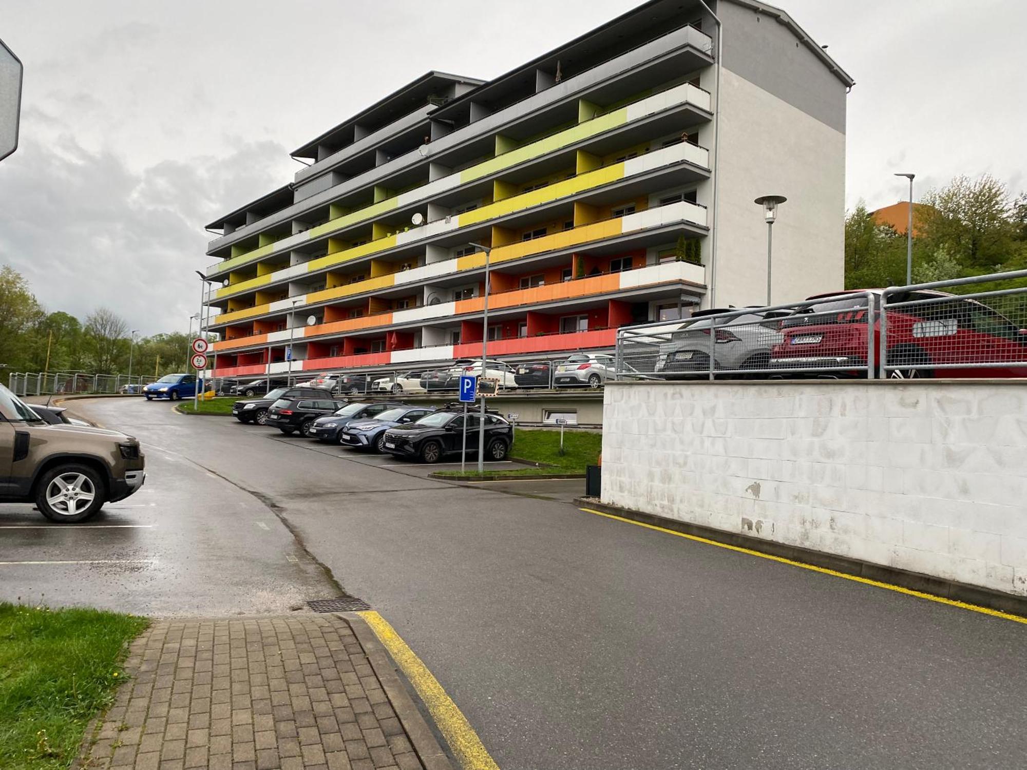Apartman Slnecna Terasa S Vlastnym Parkovanim Na 2 Auta Apartment Zilina Bilik gambar